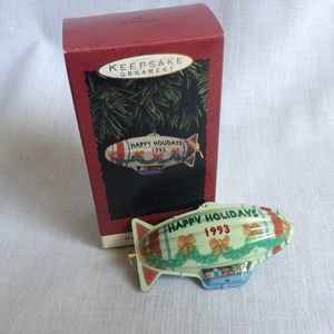 Hallmark Holiday Fliers Blimp Dirigible Ornament